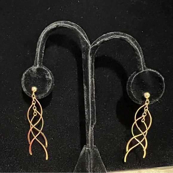 Beautiful 14k Dangle Earrings! - Picture 2 of 4